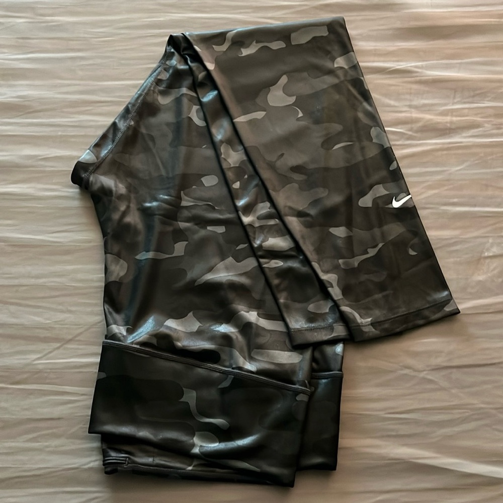 Women’s Nike XXL black and gray camo leggings